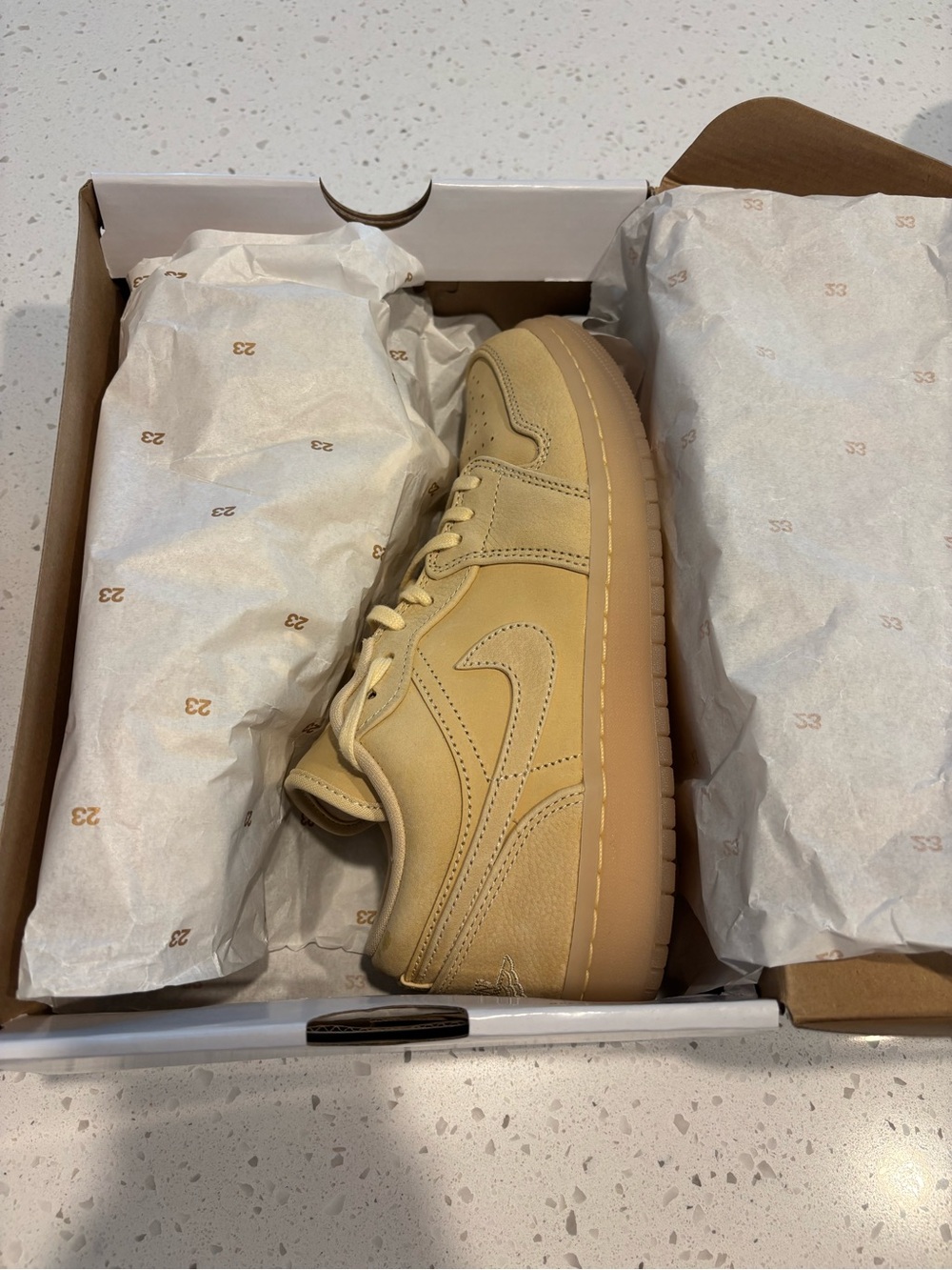Nike Air Jordan 1 Low SE Pale Vanilla Gum Women’s Size 8 FZ3972-294 w/ Box - Picture 8 of 9
